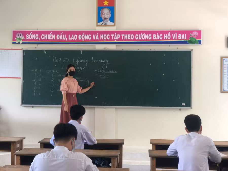 Đồng bằng sông Cửu Long: HS lớp 9 và lớp 12 đồng loạt trở lại trường ảnh 2