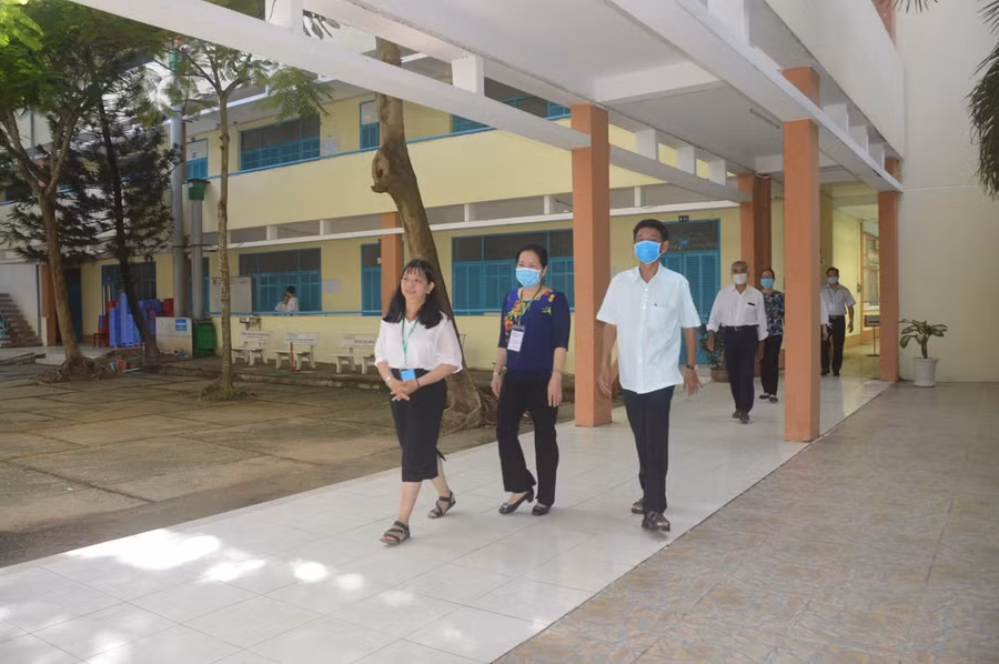 Sóc Trăng: Lãnh đạo Tỉnh ủy trực tiếp thị sát các điểm thi ảnh 3