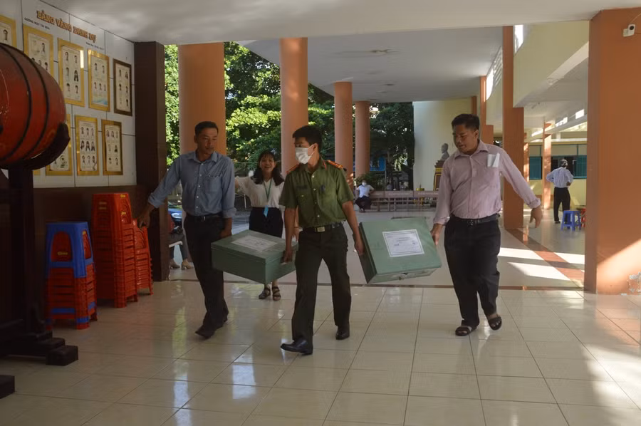 Sóc Trăng: Lãnh đạo Tỉnh ủy trực tiếp thị sát các điểm thi ảnh 2