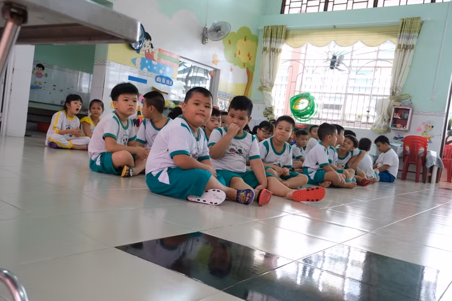 Hình ảnh bé lớp Lá đáng yêu ngày trở lại trường ảnh 12