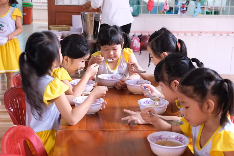 Hình ảnh bé lớp Lá đáng yêu ngày trở lại trường ảnh 14