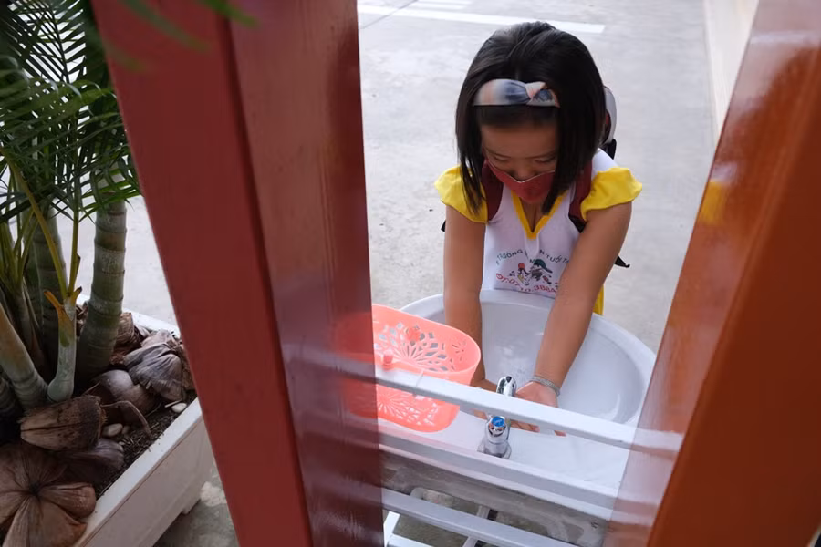 Hình ảnh bé lớp Lá đáng yêu ngày trở lại trường ảnh 8