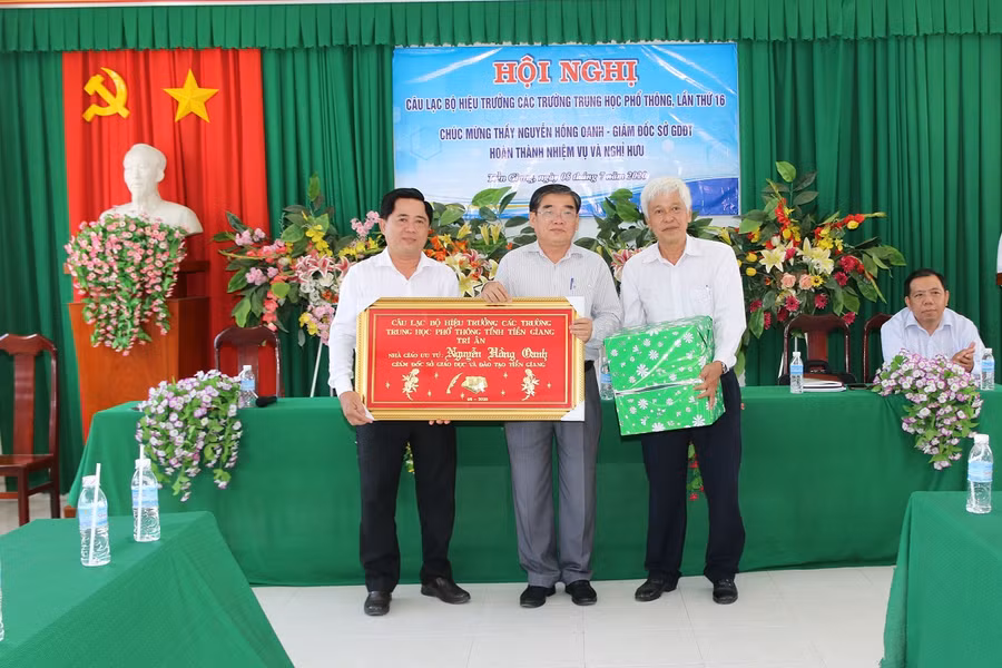 Tiền Giang: Nâng cao vai trò Hiệu trưởng các trường THPT ảnh 1