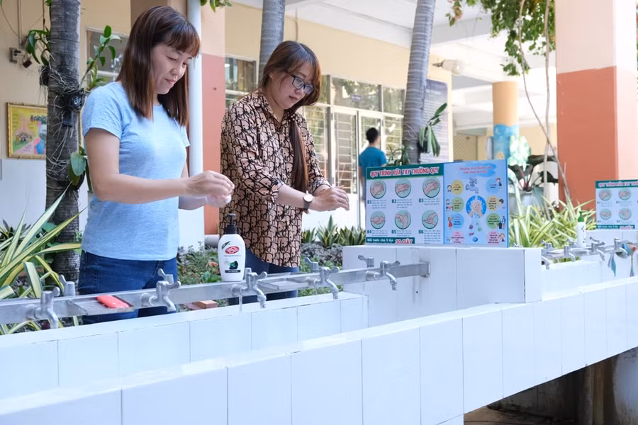 Hình ảnh trường học Cần Thơ tất bật chuẩn bị đón HS Tiểu học trở lại trường ảnh 7