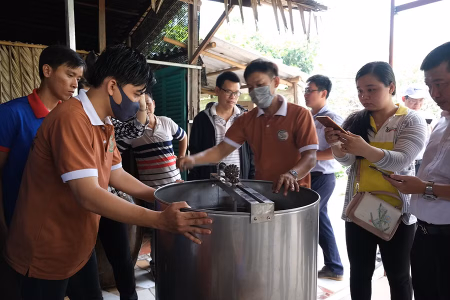 Miền Tây sáng tạo nhiều dịch vụ du lịch hấp dẫn ảnh 2