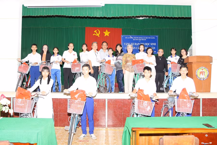 Tiền Giang: Nối gần đường tới trường cho học sinh khó khăn vùng sâu, xa