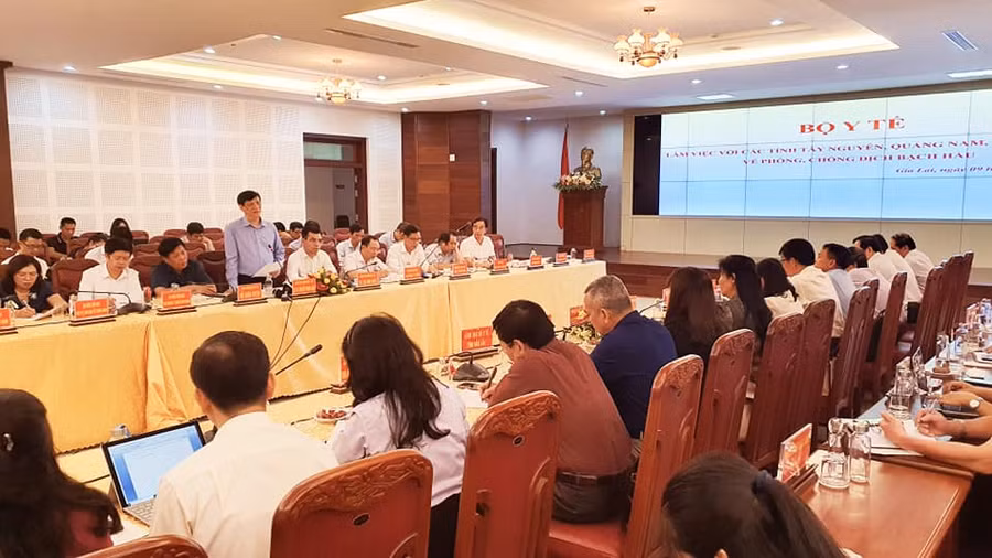 Phòng, chống bạch hầu tại Tây Nguyên: Vận động tiêm chủng "đi từng ngõ, gõ từng nhà" ảnh 1