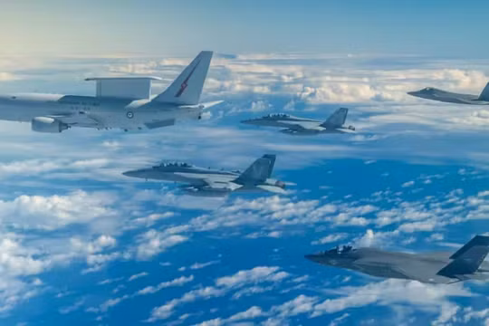 Máy bay NATO rợp trời Baltic, gửi cảnh cáo cứng rắn tới Nga