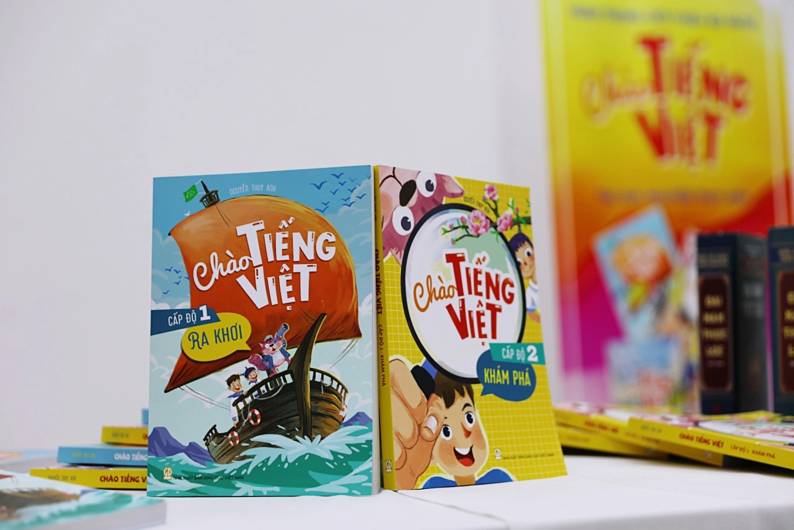Bộ sách Chào tiếng Việt của tác giả Thuỵ Anh, do NXBGDVN xuất bản.