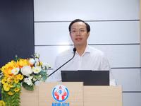 Thứ trưởng Bộ GD&ĐT Đoàn Trung Kiên phát biểu khai mạc hội nghị tổng kết công tác pháp chế ngành Giáo dục. Ảnh: Mạnh Tùng.