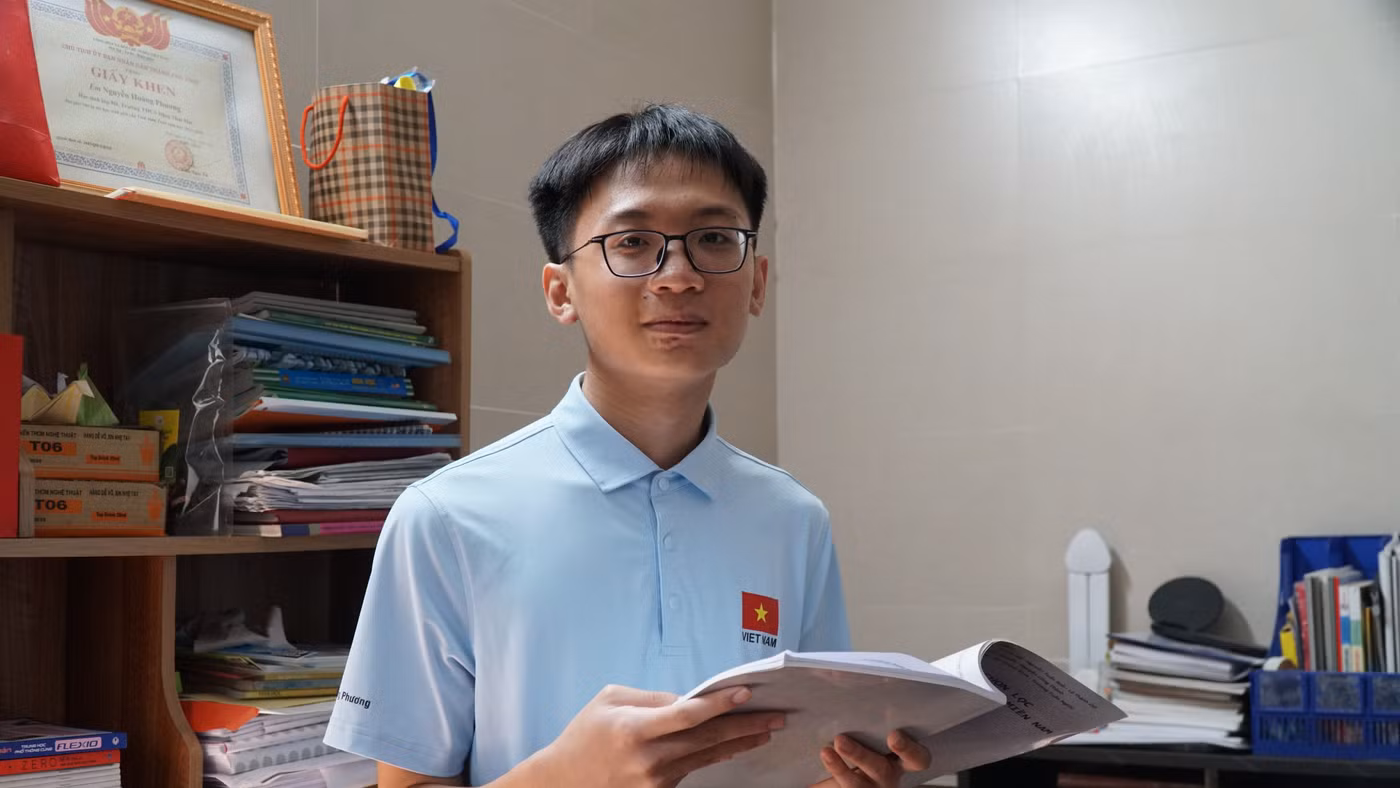 Nguyễn Hoàng Phương, học sinh lớp 11A1, Trường THPT chuyên Phan Bội Châu. Ảnh: Hồ Lài