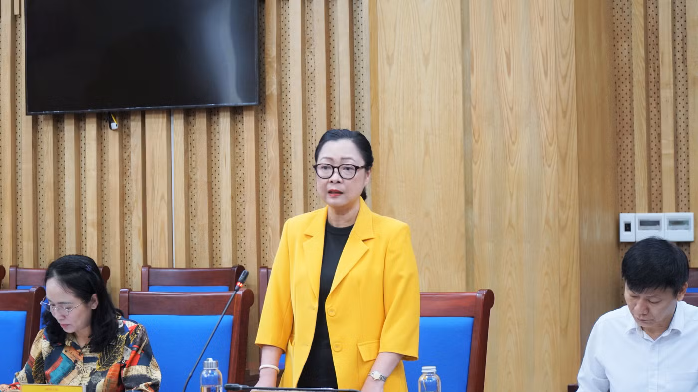 Thứ trưởng Bộ GD&ĐT Nguyễn Thị Quyên Thanh chủ trì buổi làm việc với tỉnh Nghệ An. Ảnh: Hồ Lài