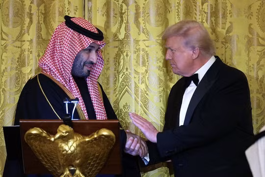 Tổng thống Mỹ Donald Trump (phải) và Thái tử Saudi Arabia Mohammed bin Salman.