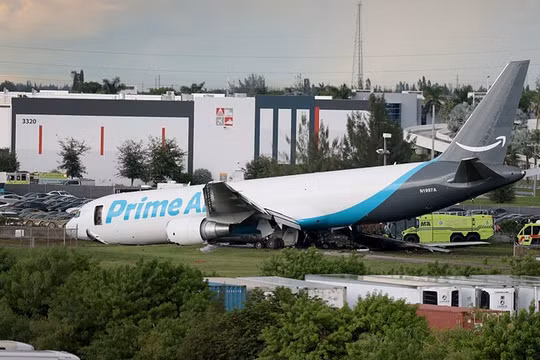 Máy bay gặp nạn tại Sân bay Quốc tế Miami, Mỹ, ngày 6/9/2026. 