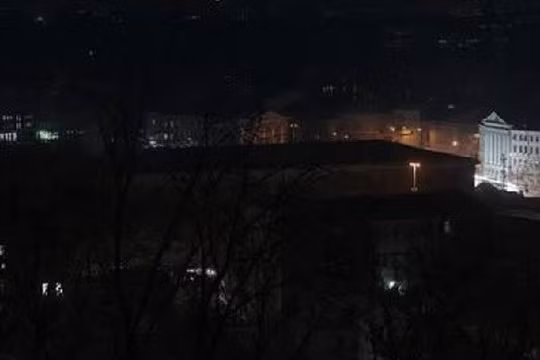 Thủ đô Kiev của Ukraine chìm trong bóng tối do mất điện vào tối 8/10/2026.