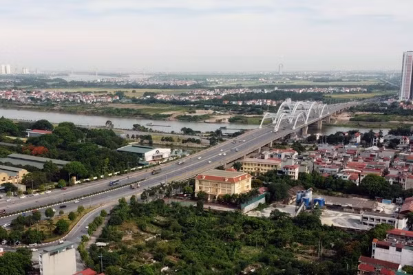Cầu Đông Trù huyết mạch kết nối các khu vực phía Đông thành phố.