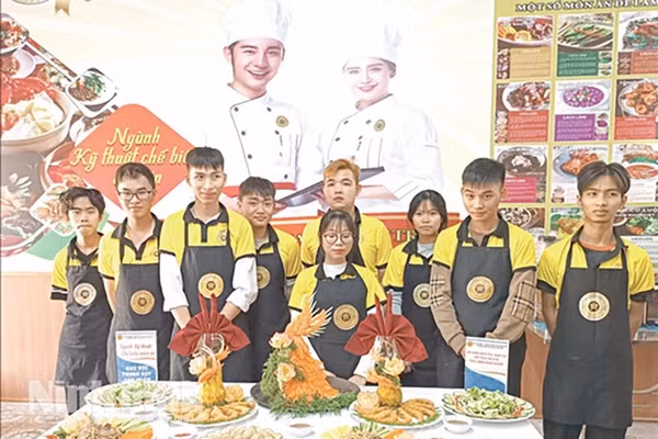 Lớp đào tạo nghề kỹ thuật chế biến món ăn tại Trung tâm GDNN-GDTX Hải Hậu (Ảnh: ITN).