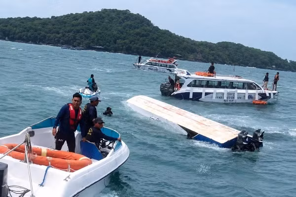 Phương tiện đường thủy bị lật trong vụ tai nạn ở biển Phú Quốc vào ngày 11/7 - Ảnh: ITN.