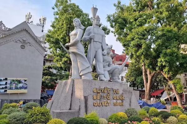 Tượng đài Quyết tử để Tổ quốc quyết sinh - Ảnh: BQL di tích danh thắng Hà Nội.