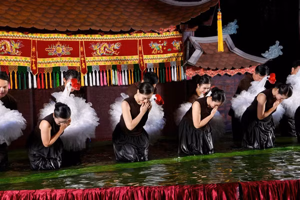 Chương trình tổng duyệt nghệ thuật múa rối nước phục vụ Tuần Sân khấu Việt Nam tại Pháp (Ảnh: BTC).