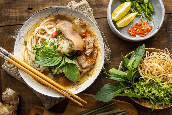 Bún bò Huế - Tinh hoa ẩm thực cố đô. Ảnh: TITC.