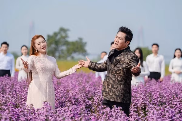 MV do NSND Quốc Hưng và Thu Hằng trình bày - Ảnh: NVCC.