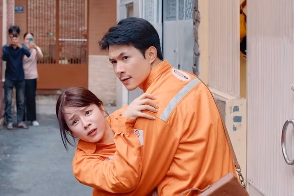 DJ Mie và Anh Tú Atus trong phim "Án mạng xém hoàn hảo" - Ảnh: NSX.