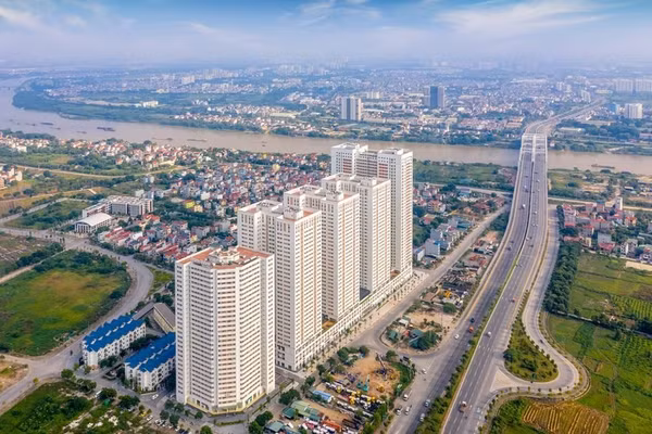 Vị trí gần sông mang lại không gian thoáng mát, tốt cho sức khỏe.