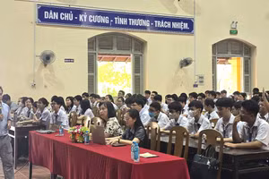 Học sinh Trường THPT Châu Văn Liêm, TP Cần Thơ hào hứng trong buổi tập huấn sử dụng AI trong học tập.