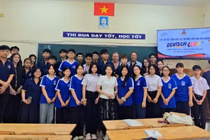 Buổi ra mắt CLB Tiếng Đức thu hút nhiều học sinh Trường THPT Bùi Hữu Nghĩa tham gia.