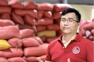 Anh Trầm Minh Thuần, cựu sinh viên Đại học Trà Vinh kể về quá trình gạo Hạt Ngọc Rồng ra đời.