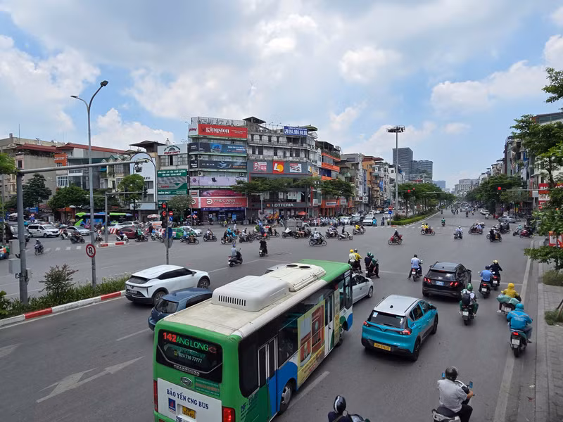 Hiện hệ thống vận tải hành khách công cộng của Thành phố mới đáp ứng khoảng 17% nhu cầu đi lại của người dân, không phân biệt khu vực hay vành đai. Mục tiêu của Hà Nội đến năm 2025, vận tải hành khách công cộng đạt tối thiểu 30% và đến năm 2030, tỷ lệ đáp ứng của vận tải hành khách công cộng tăng lên 35-40%. a1.jpg