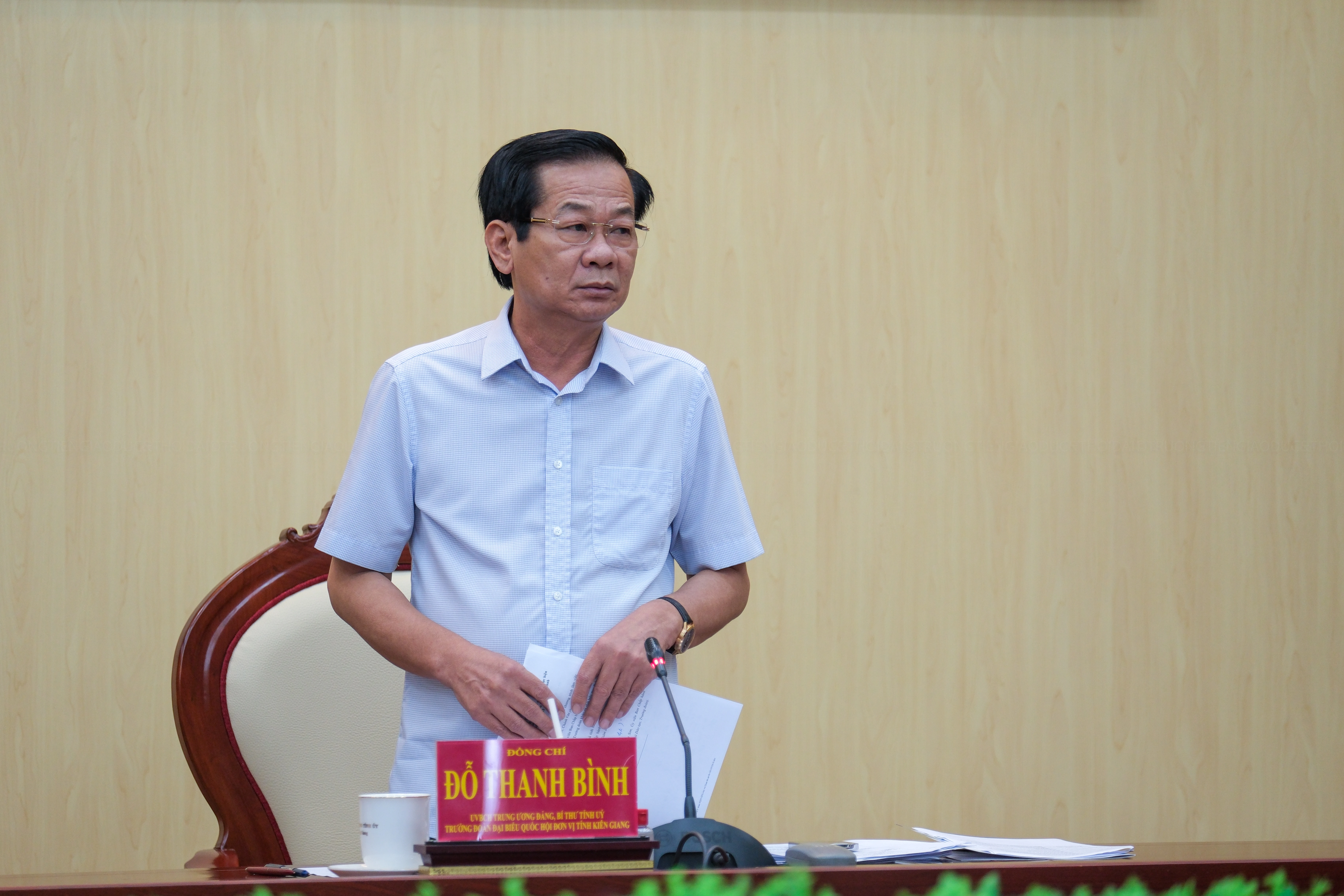 Ông Đỗ Thanh Bình, Bí thư Tỉnh ủy Kiên Giang tiếp thu ý kiến của đoàn khảo sát.