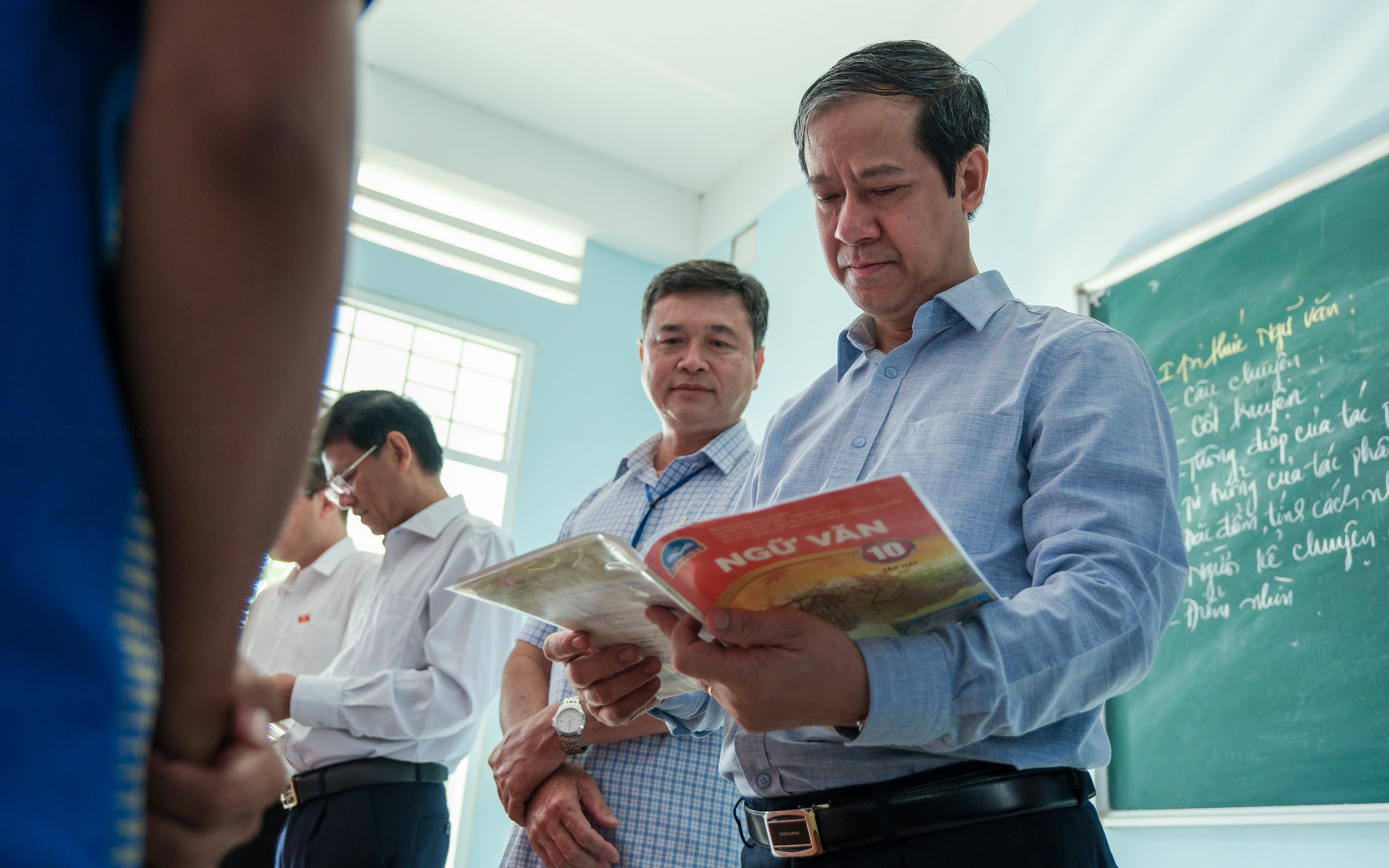 Em Lý thanh Bình - học sinh lớp 10 của Trường THPT dân tộc nội trú Huỳnh Cương cho biết: "Việc học tại trường rất vui, bữa ăn tại trường rất đầy đủ và rất no". Em Lý thanh Bình - học sinh lớp 10 của Trường THPT dân tộc nội trú Huỳnh Cương cho biết: "Việc học tại trường rất vui, bữa ăn tại trường rất đầy đủ và rất no".
