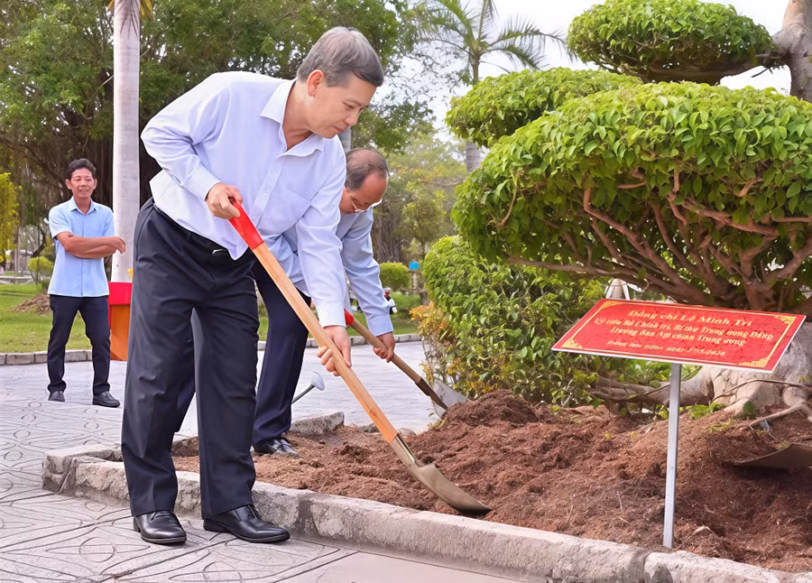 ban-noi-chinh-2.jpg
