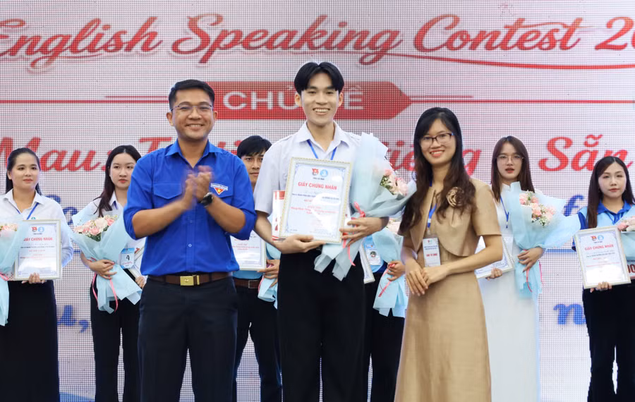 Ngô Cương - Sinh viên BDU Cà Mau xuất sắc giành giải Nhất cuộc thi (Ảnh QM).