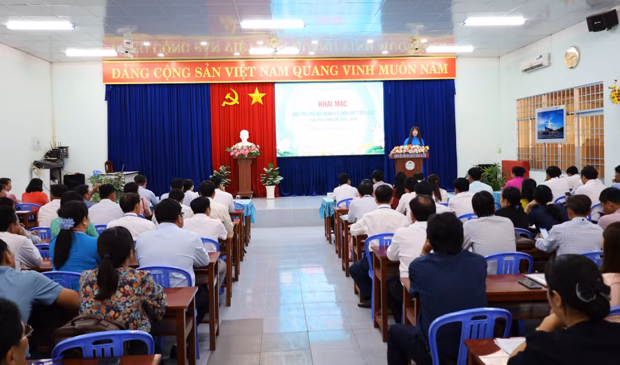 hoi-thi-cbql-1.jpg