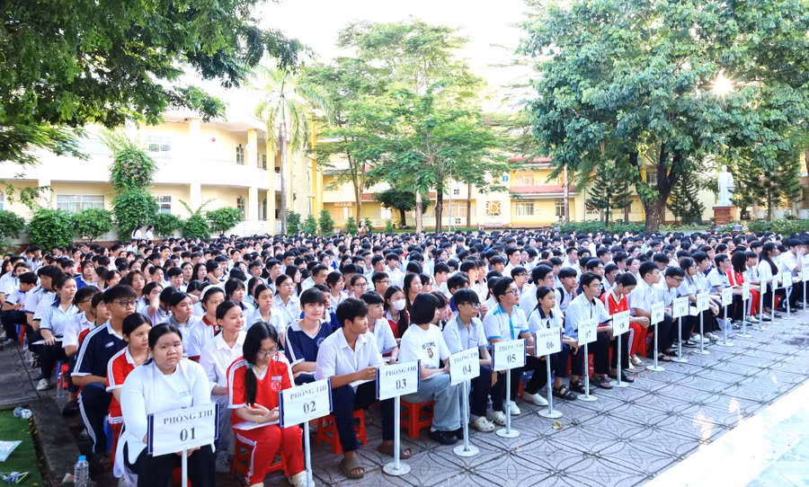 tuyen-sinh-lop-10-chuyen-2.jpg