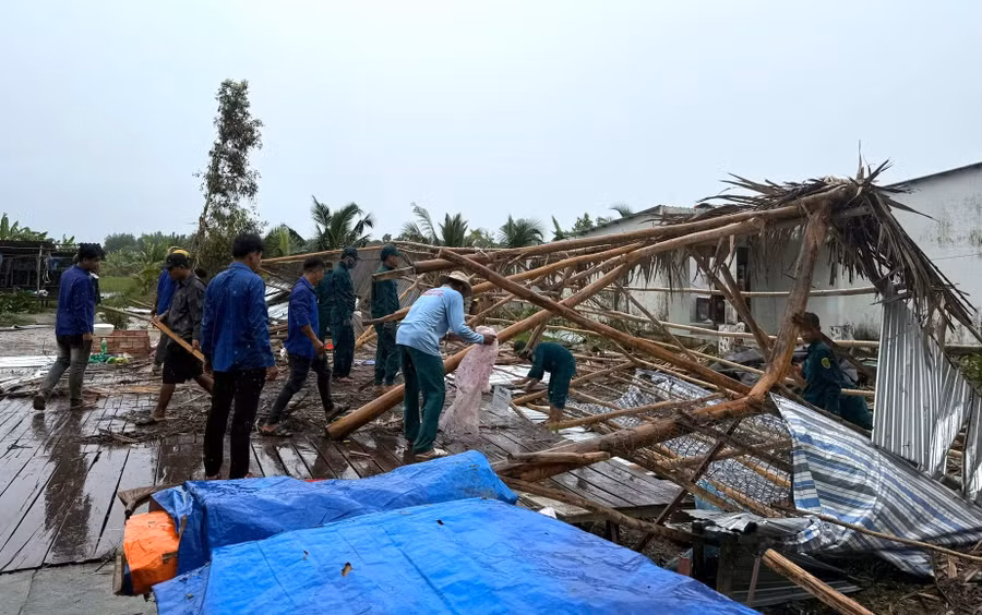 Một căn nhà bị sập.