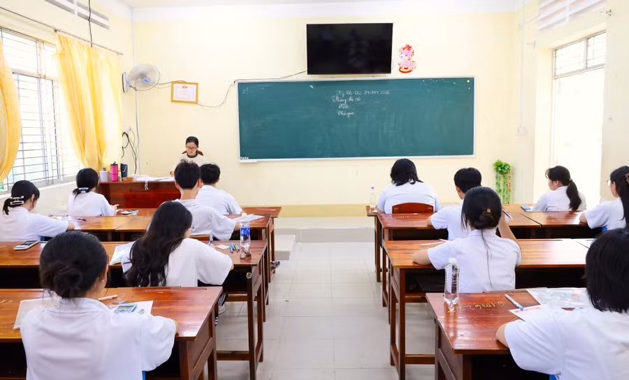 Thí sinh cần nắm rõ danh mục vật dụng cấm mang vào phòng thi. 