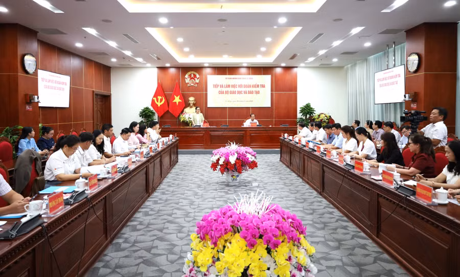 lam-viec-2.jpg