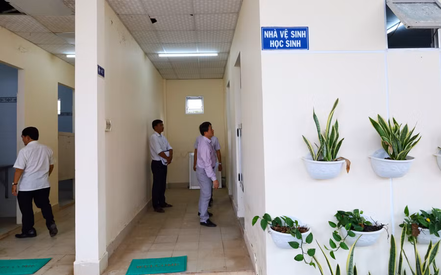 kiem-tra-nha-ve-sinh-8.jpg