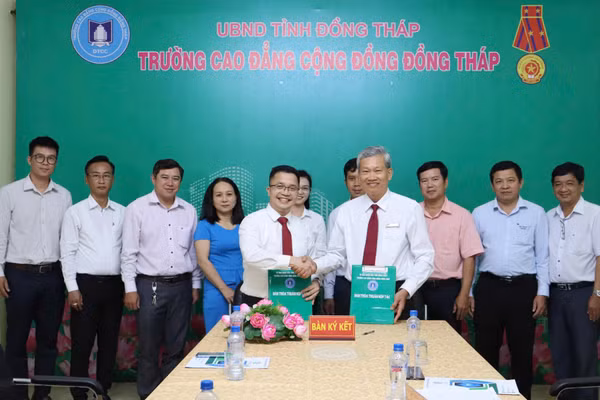 Trường CĐ Cộng đồng Đồng Tháp ký kết với doanh nghiệp, gắn kết đào tạo với nhu cầu thực tiễn của doanh nghiệp. Ảnh: Trường CĐ Cộng đồng Đồng Tháp.