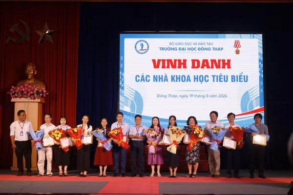 Trường ĐH Đồng Tháp vinh danh nhà khoa học, giảng viên, sinh viên NCKH tiêu biểu