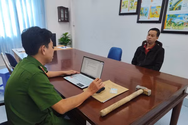 Đặng Viết Văn tại cơ quan điều tra. Ảnh: Phước Thanh.