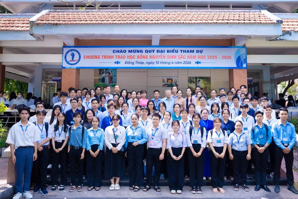 Quỹ Khuyến học Nguyễn Sinh Sắc tiếp sức cho nhiều sinh viên có hoàn cảnh khó khăn tại Trường ĐH Đồng Tháp. Ảnh: H. Phong.