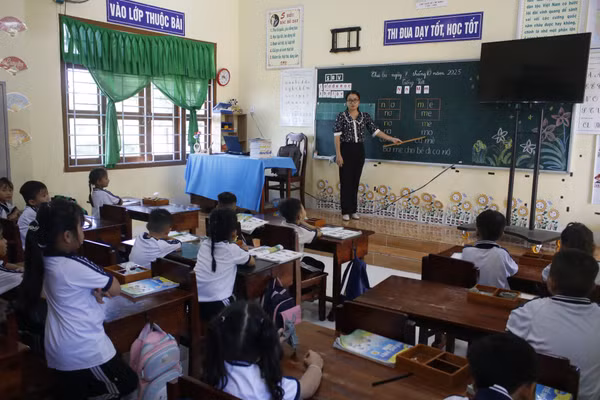 Học sinh biên giới được chăm lo điều kiện học hành, góp phần nâng cao chất lượng giáo dục vùng biên. 