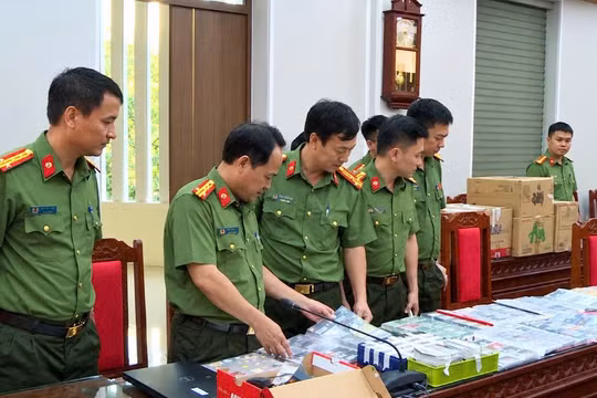 Bắt giữ đường dây giao dịch khoảng 15.000 tỷ đồng qua máy POS.(Ảnh: Công an Thanh Hóa).