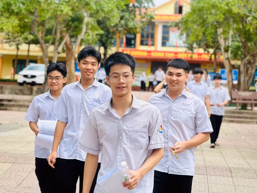 Học sinh của nhiều trường đạt kết quả cao trong kỳ thi vừa qua.