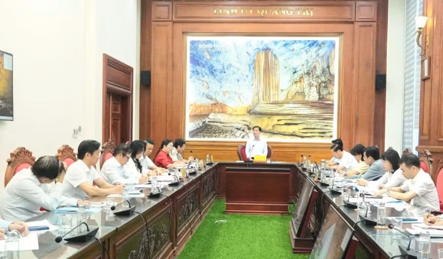 bi-thu-giao-duc.jpg